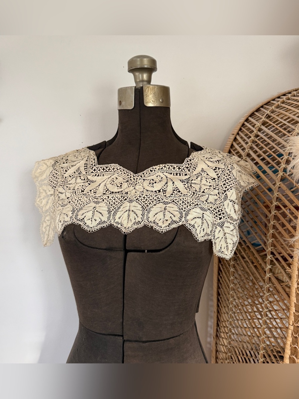 Vintage Cream Ivory Lace Yoke Collar Floral Leaf Embroidery Romantic Cottagecore